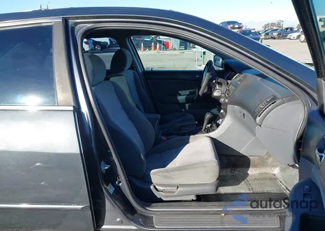 2005 Honda Accord 2.4 Lx z USA, uszkodzony, nr VIN 1HGCM56425A065850